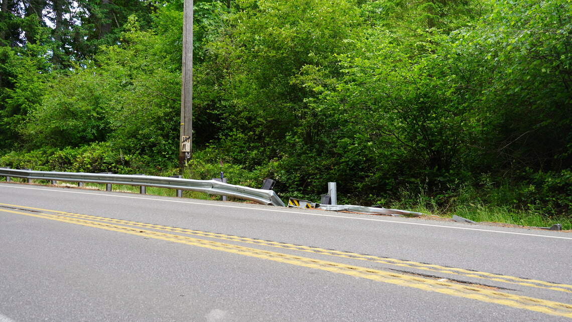 Drivers constantly hit this infamous guardrail in Pierce Co. Locals are obsessed