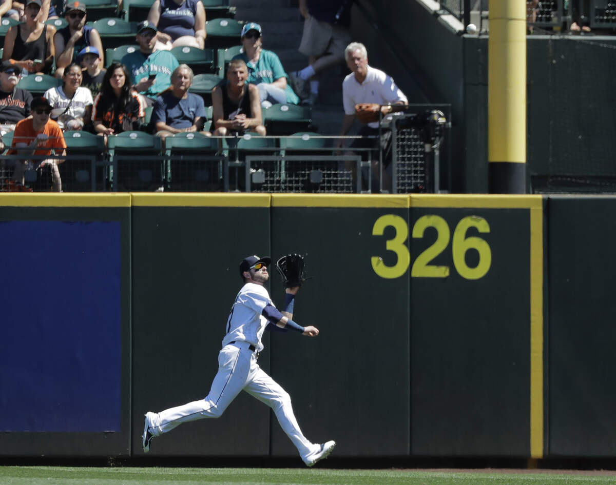 Seattle Mariners right fielder Mitch Haniger makes a running catch of a fly ball hit by San Francisco Giants’ Alen Hanson during the fourth inning of a baseball game, Wednesday, July 25, 2018, in Seattle. (AP Photo/Ted S. Warren)