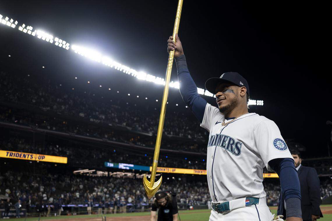 Seattle Mariners second baseman Jorge Polanco (7) celebrates the Seattle Mariners 3-2 win in Game 2 of the AL Division Series at T-Mobile Park, on Sunday, Oct. 5, 2025, in Seattle.