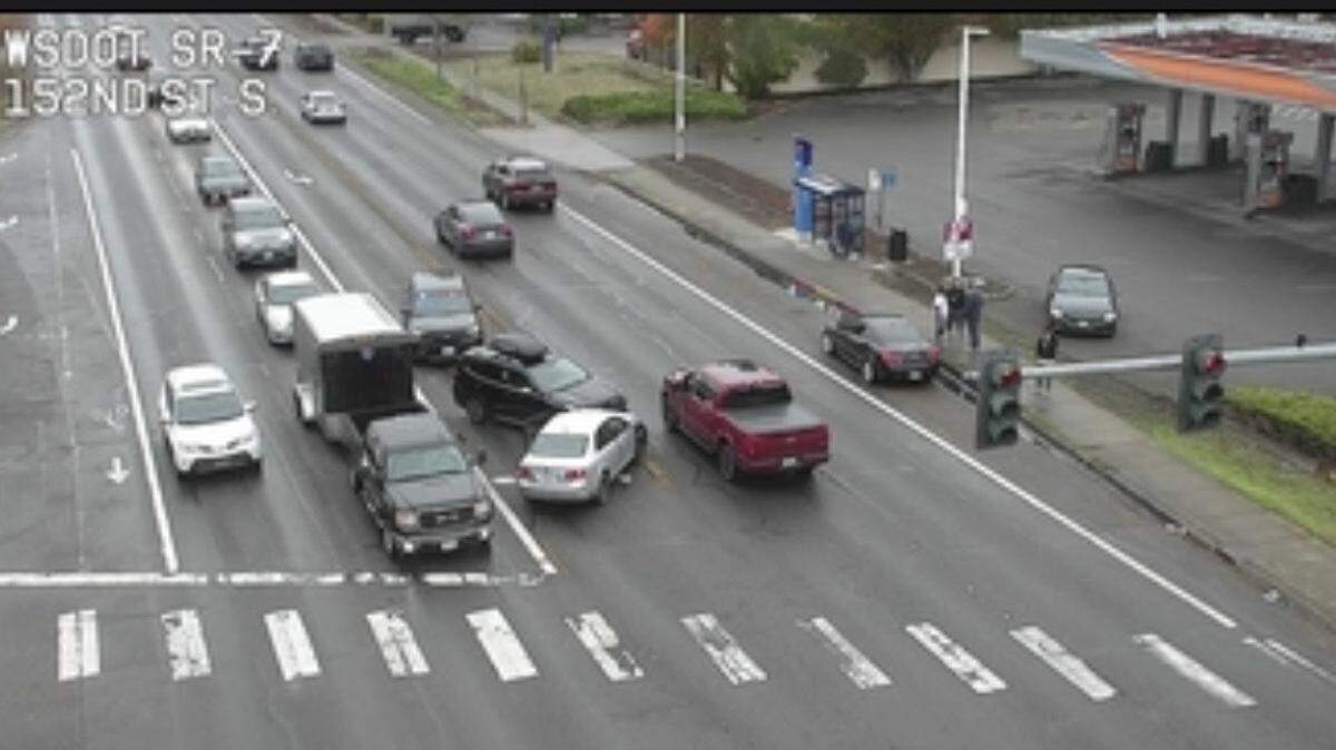 A crash on state Route 7 near Spanaway has blocked the southbound left turn lane.