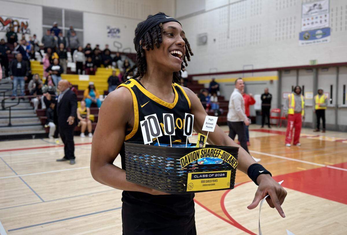 Lincoln High School sophomore Davion Shareef-Dulaney passed the 1,000 career points mark in Thursday night’s Class 3A District 3/4 semifinal win over Enumclaw at Mount Tahoma High School in Tacoma, Wash.