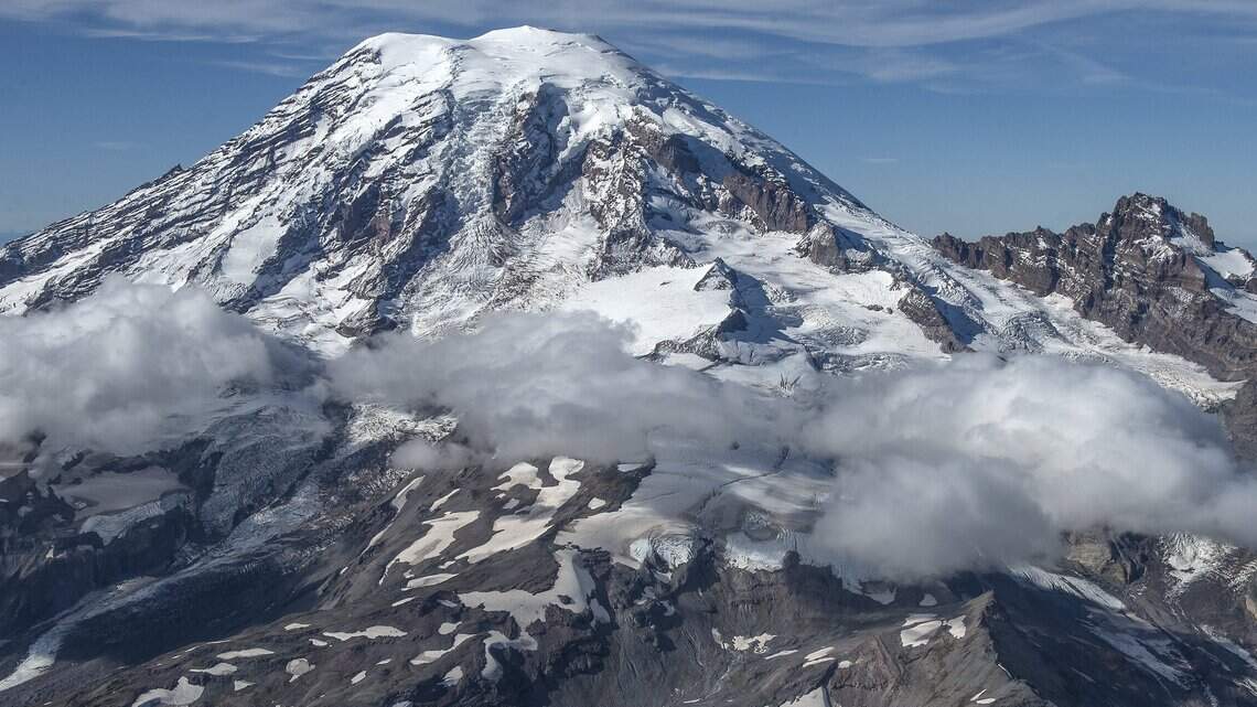 Bremerton man dies climbing Mount Rainier, park rangers say | Tacoma ...