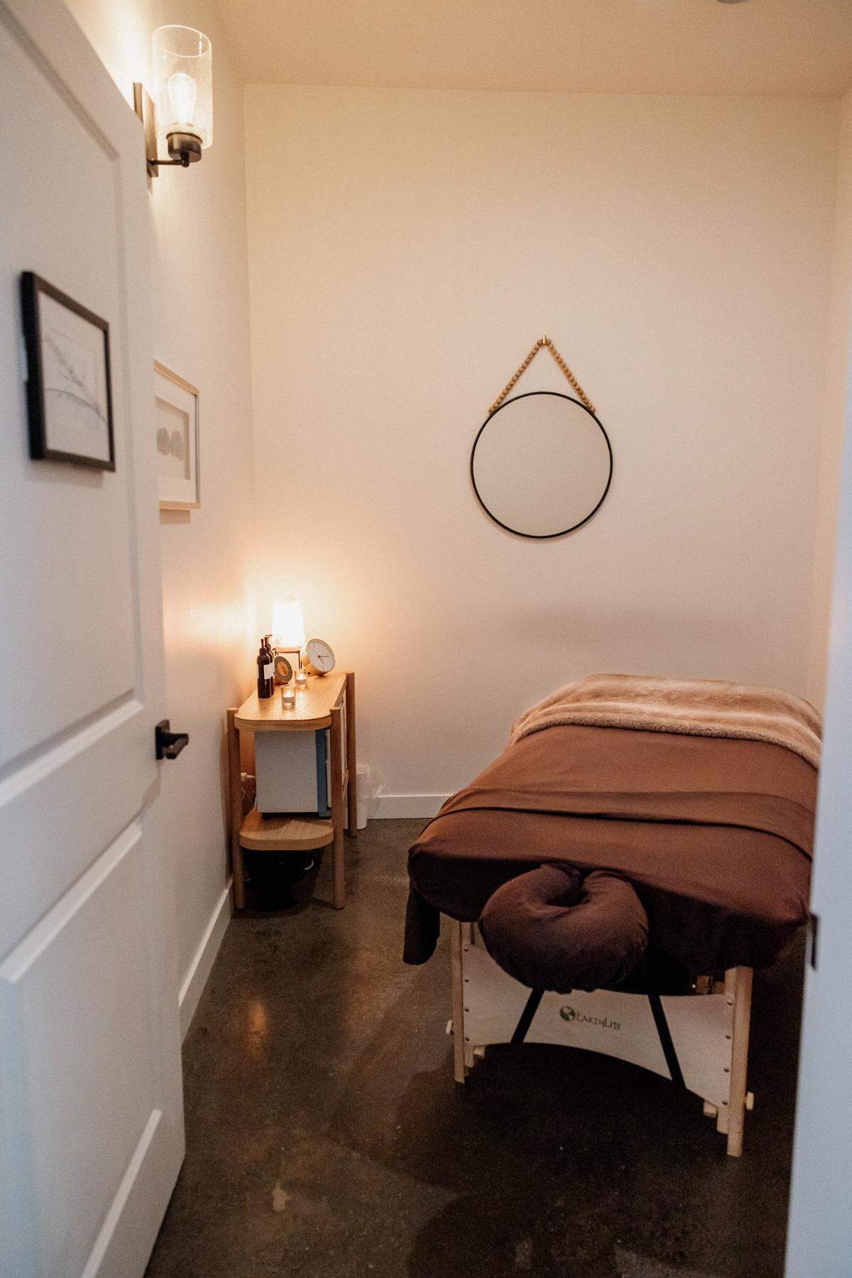 Serenity Spa is a traditional day spa and has been open for over 15 years. They offer an array of services including Hydrafacials, basic facials, advanced facials, waxing, sugaring, massages, body treatments and more.&nbsp;