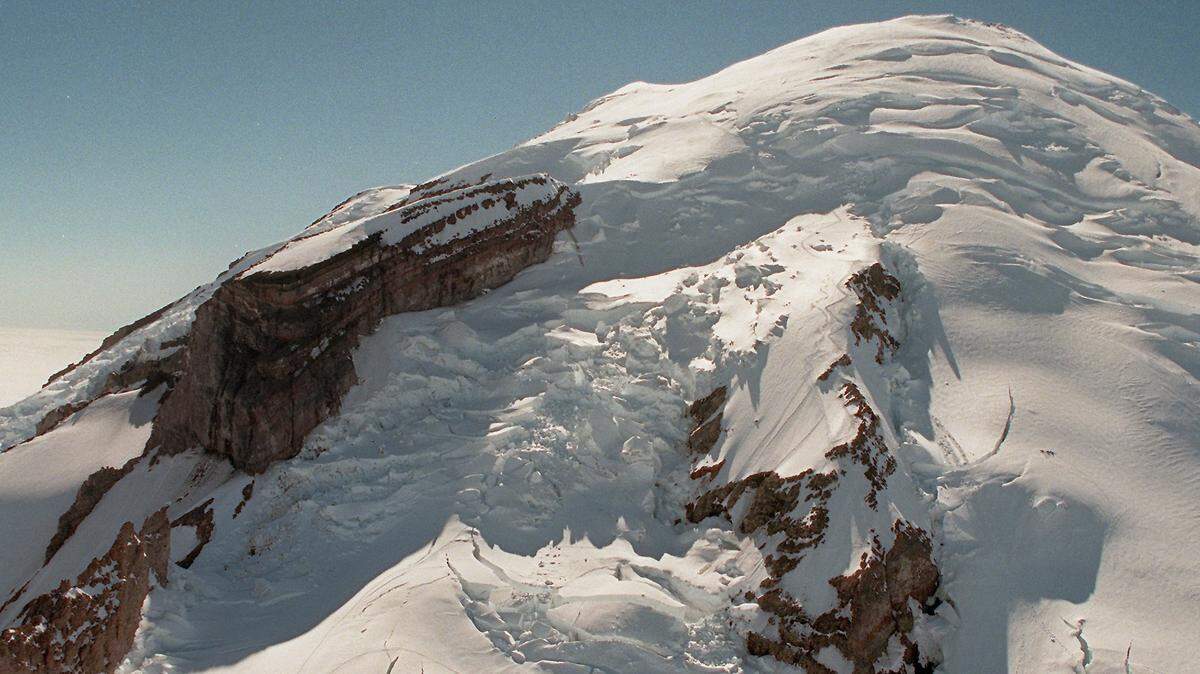 Recent icefall on Mount Rainier’s Ingraham Glacier sent ice blocks and debris across the Disappointment Cleaver climbing route. This photo shows the mountain before the incident. Ingraham flats is to the left, Gibraltar Rock and Disappointment Cleaver are in the center and the Emmons Glacier is at the right.