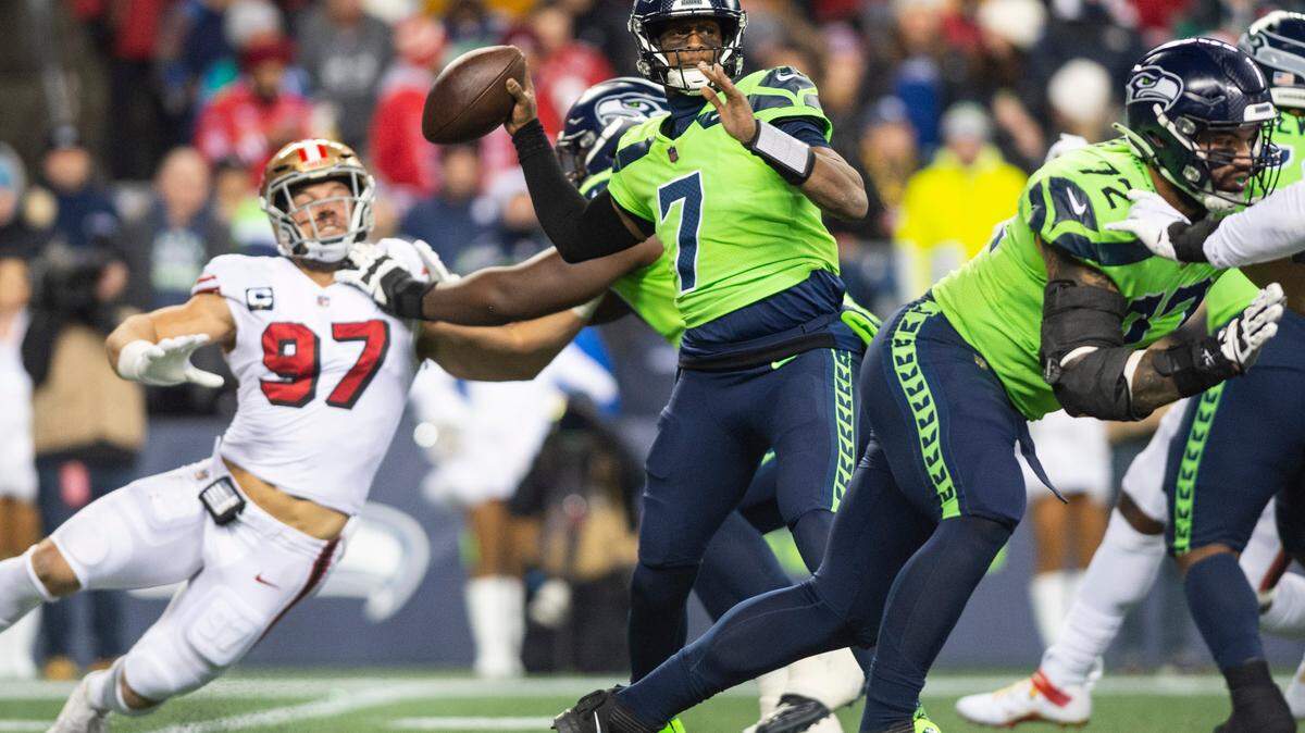 Seattle Seahawks quarterback Geno Smith (7) looks to pass the ball in the second quarter of an NFL game against the San Francisco 49ers at Lumen Field in Seattle Wash., on Dec. 15, 2022.