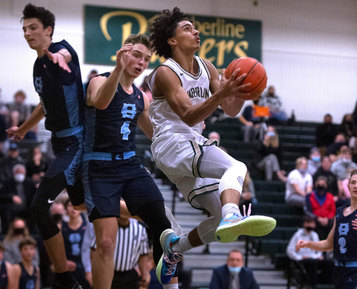 Timberline’s Miles Gurske fleis through the lane against Gig Harbor defenders Will Landram and Parker Born (4) during Friday night’s 3A South Sound Conference boys basketball game at Timberline High School in Lacey, Washington, on Jan. 14, 2022. Timberline rallied for the come-from-behind victory, 60-57.