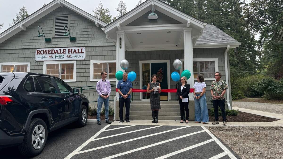 PenMet Parks Executive Director Ally Bujacich speaks about the building’s history and renovations to residents attending the Rosedale Hall ribbon-cutting ceremony Tuesday, Sept. 17, 2024.