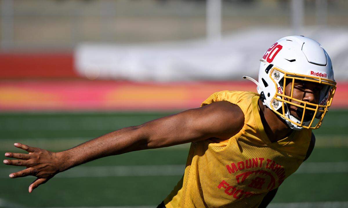 Mount Tahoma’s Jah Hah Abdullah runs a play during practice at Mount Tahoma High School, Friday, Aug. 18, 2023, in Tacoma, Wash.