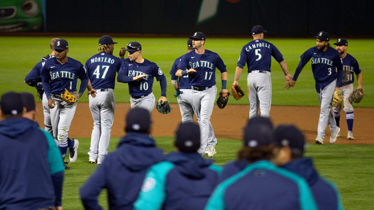 Seattle Mariners celebrate a 4-3 victory over the Oakland Athletics in a baseball game Tuesday, May 25, 2021, in Oakland, Calif. (AP Photo/D. Ross Cameron)