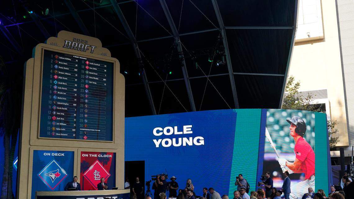 Cole Young is selected by the Seattle Mariners with the 21st pick of the 2022 MLB baseball draft, Sunday, July 17, 2022, in Los Angeles. (AP Photo/Abbie Parr)