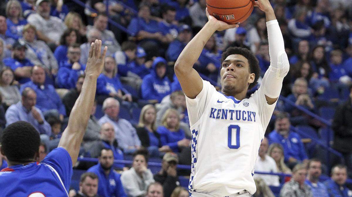 Kentucky’s Quade Green, right, shoots while defended by Tennessee State’s Armani Chaney during the second half of an NCAA college basketball game in Lexington, Ky., Friday, Nov. 23, 2018. (AP Photo/James Crisp)