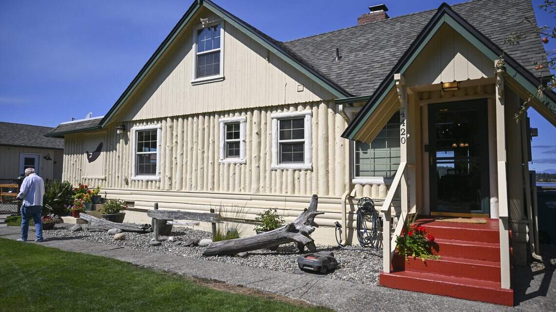 Log cabin for sale in Pierce County, but it’s only accessible over active railroad