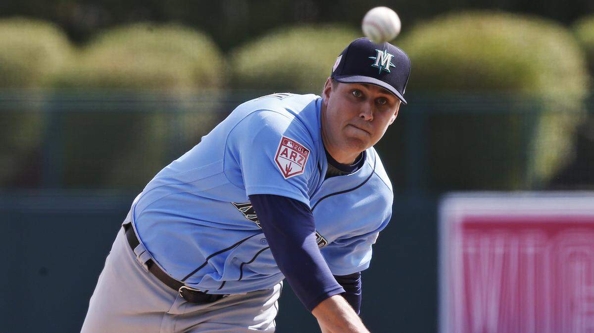 Seattle Mariners starting pitcher Erik Swanson pitches in the second inning of a spring training baseball game against the Los Angeles Dodgers, Saturday, March 9, 2019, in Phoenix. (AP Photo/Sue Ogrocki)