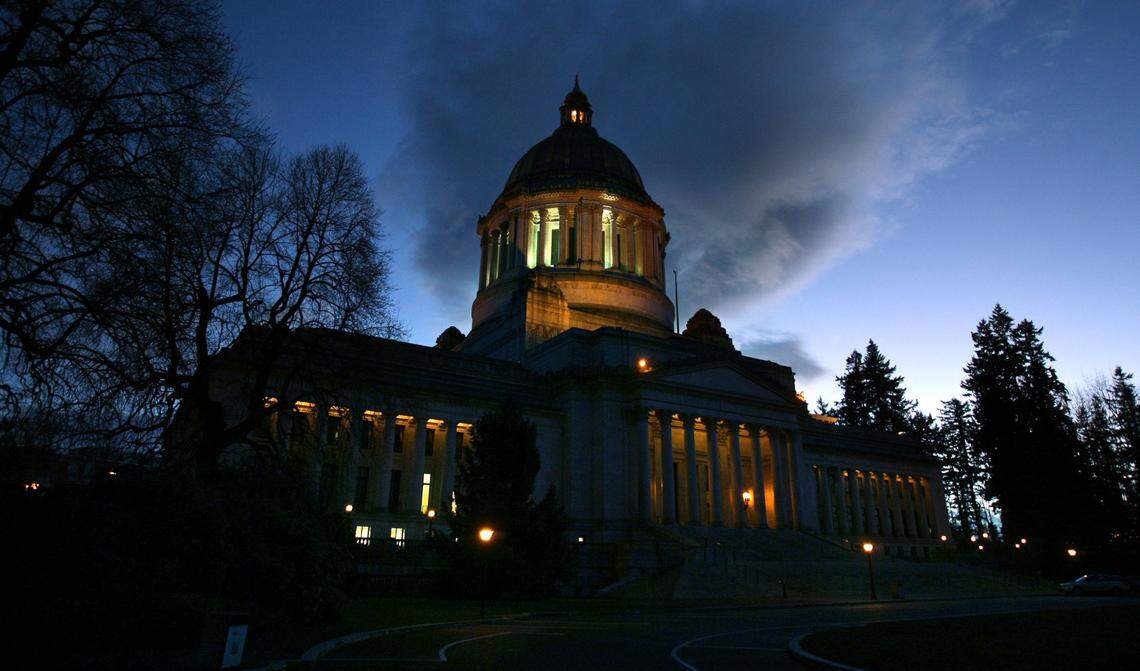 The Washington State Capitol in Olympia, Wash., on Wednesday, Dec. 26, 2007. (Tony Overman/The Olympian)