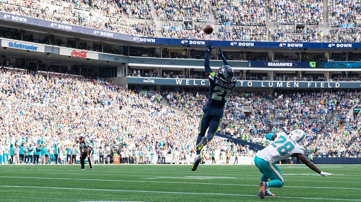 Seattle Seahawks cornerback Devon Witherspoon (21) goes up to try to intercept a pass intended for Miami Dolphins running back De’Von Achane (28) during the fourth quarter of the game at Lumen Field, on Sunday, Sept. 22, 2024, in Seattle, Wash.