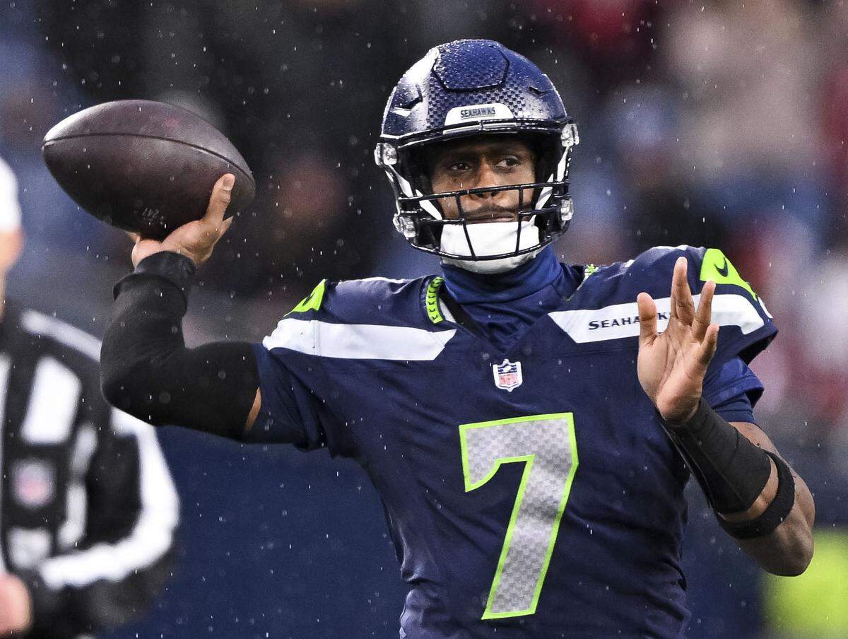 Seattle Seahawks quarterback Geno Smith (7) throws the ball during the fourth quarter of the game against the Arizona Cardinals at Lumen Field, on Sunday, Nov. 24, 2024, in Seattle, Wash.