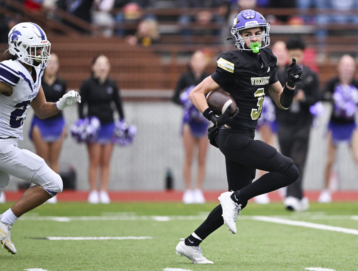 Puyallup wide receiver Lawson Looker (3) runs in a touchdown against the Sumner Spartans during the first half of the 4A state semifinal game at Sparks Stadium, on Saturday, Nov. 29, 2025 in Puyallup, Wash.