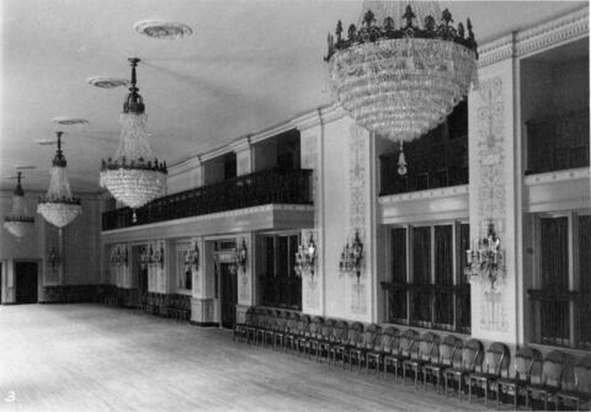 Crystal Ballroom, Hotel Winthrop. Located up a half flight of stairs from the lobby, the Crystal Ballroom remains largely unchanged in the 21st century from its heyday of the 1920’s. It had one of the three hardwood floors in the entire hotel and was the scene of many dances and conferences. Four sparkling chandeliers of Austrian cut crystal, hand-cut and hand-polished and weighing approximately 600 pounds apiece, gave the ballroom its name. 26 scounces draped with crystals decorated the walls. The 38x120-foot ballroom was dressed in French tints of blue and rose with its panels in relief designs composed of pastel colors.
