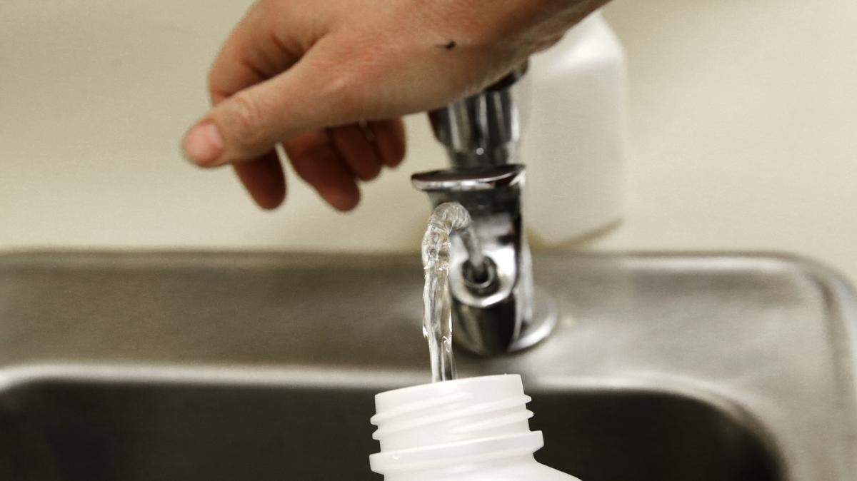 Experts recommend not using plain tap water for sinus rinse kits.