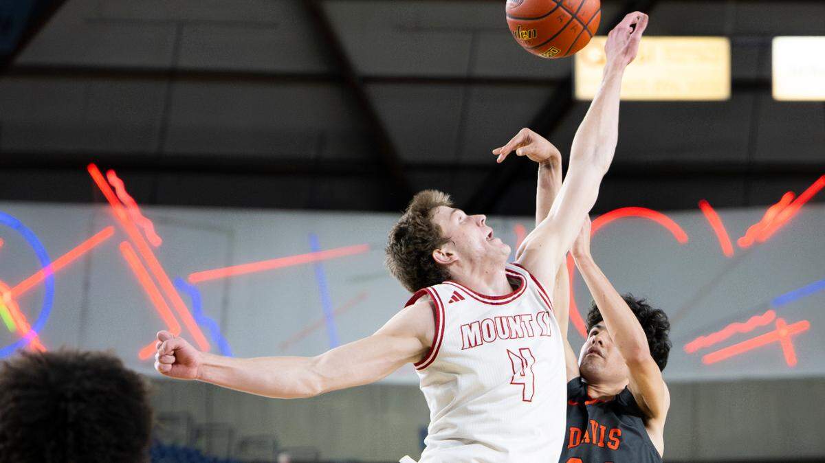 Mount Si’s Trevor Hennig (4) blocks a shot put up by Davis’ Cesar Hernandez (24) during the semifinals game of the Class 4A state tournament at the Tacoma Dome, on Friday, March 1, 2024, in Tacoma, Wash.