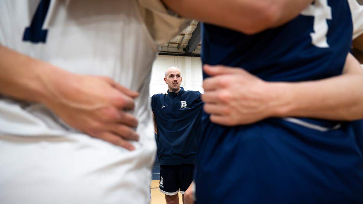 Bellarmine Prep head coach Bobby Moorehead huddles to talk to his team before practice at Bellarmine Preparatory School, on Monday, March 3, 2025, in Tacoma, Wash.