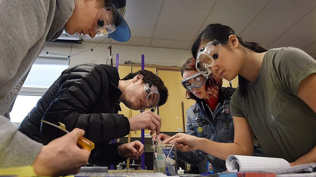 Washington’s high-school graduation requirements don’t line up with admission requirements for public universities, a new report says.