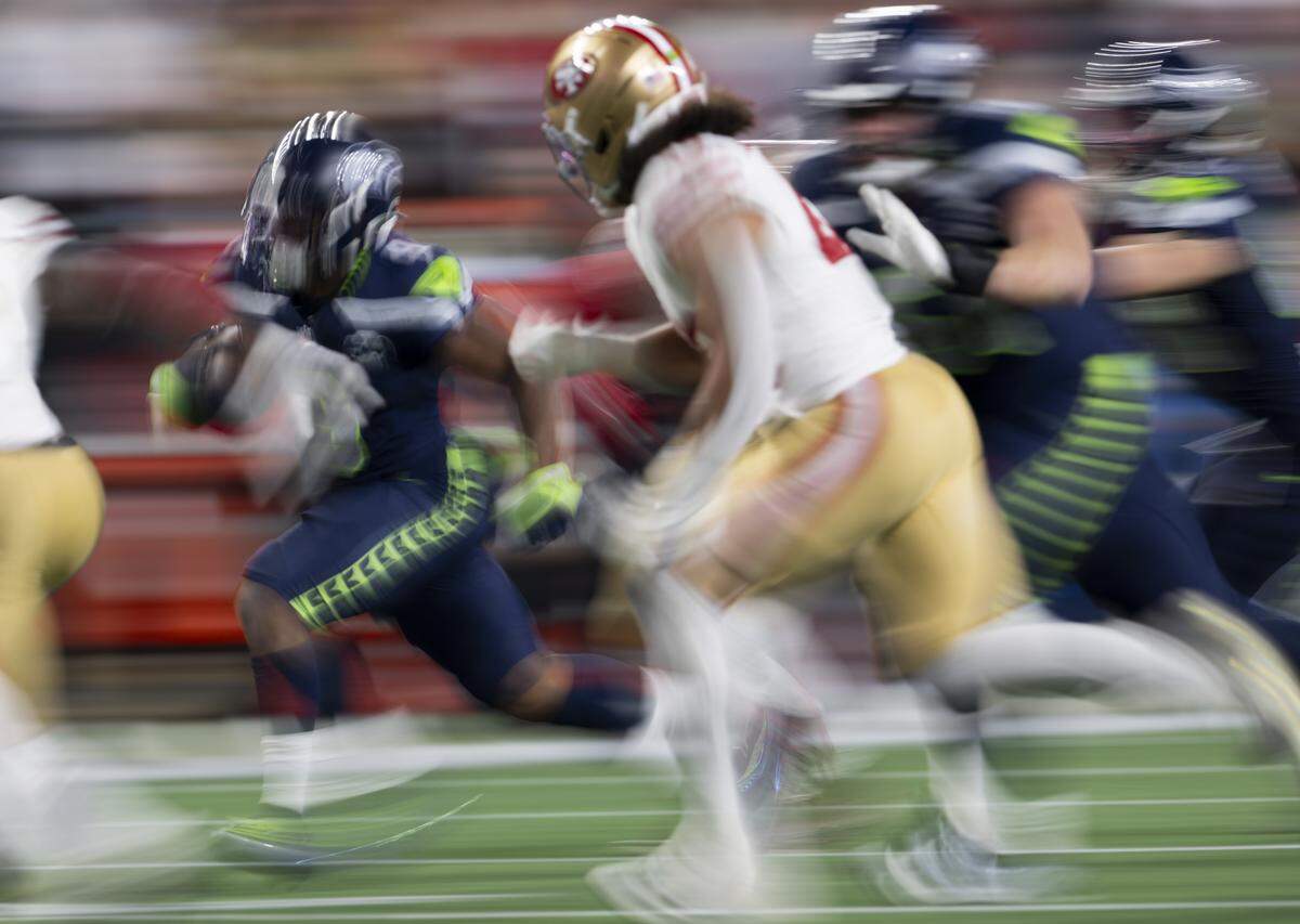 Seattle Seahawks running back Kenneth Walker III (9) carries the ball during the third quarter of the NFC Divisional Round game against the San Francisco 49ers at Lumen Field, on Saturday, Jan. 17, 2026, in Seattle.