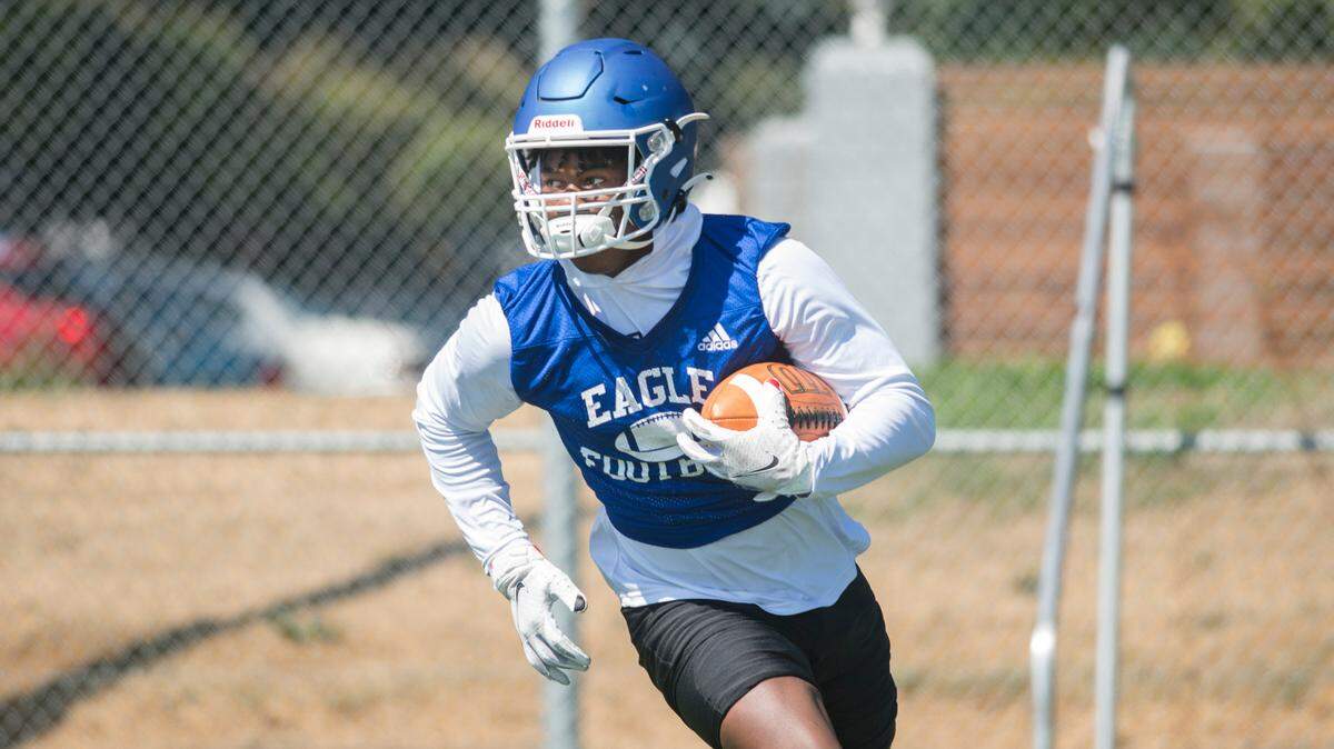 Federal Way High School defensive back Rahshawn Clark runs with the ball during a drill on the first day of practice on Wednesday, Aug. 17, 2022 in Federal Way, Wash.