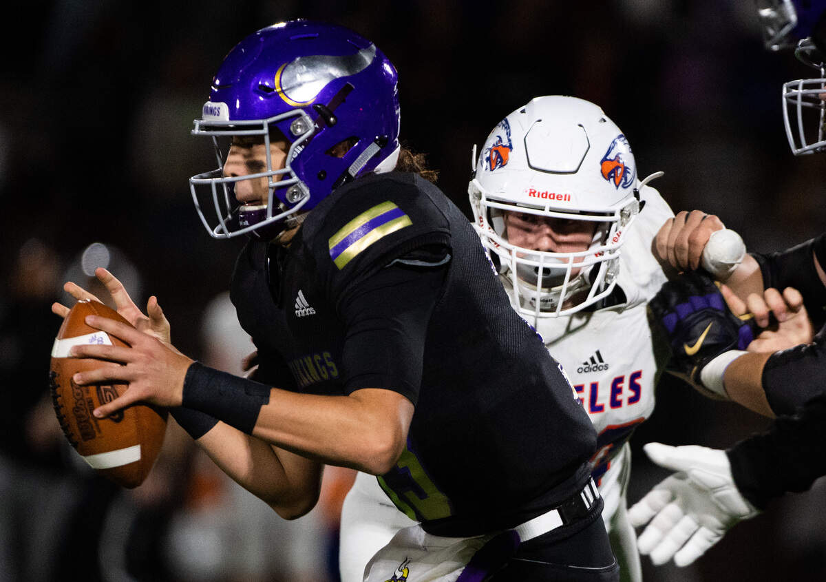 Puyallup’s Luke Holcomb is pressured by Graham-Kapowsin’s Curtis Hill in the fourth quarter. Puyallup played Graham-Kapowsin in a football game at Sparks Stadium in Puyallup, Wash., on Friday, Sept. 27, 2019.