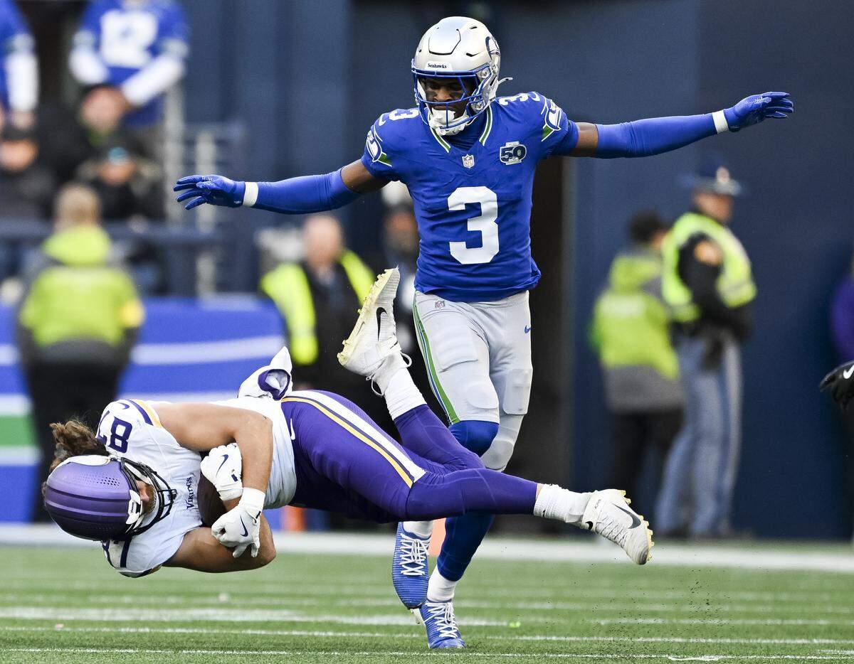 Minnesota Vikings tight end T.J. Hockenson (87) makes a reception under coverage from Seattle Seahawks safety Nick Emmanwori (3) during the third quarter of the game at Lumen Field, on Sunday, Nov. 30, 2025, in Seattle.