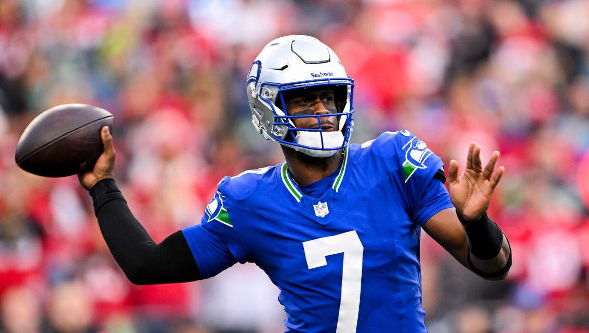 Seattle Seahawks quarterback Geno Smith (7) passes the ball during the first quarter of the game against the San Francisco 49ers at Lumen Field, on Thursday, Oct. 10, 2024, in Seattle, Wash.