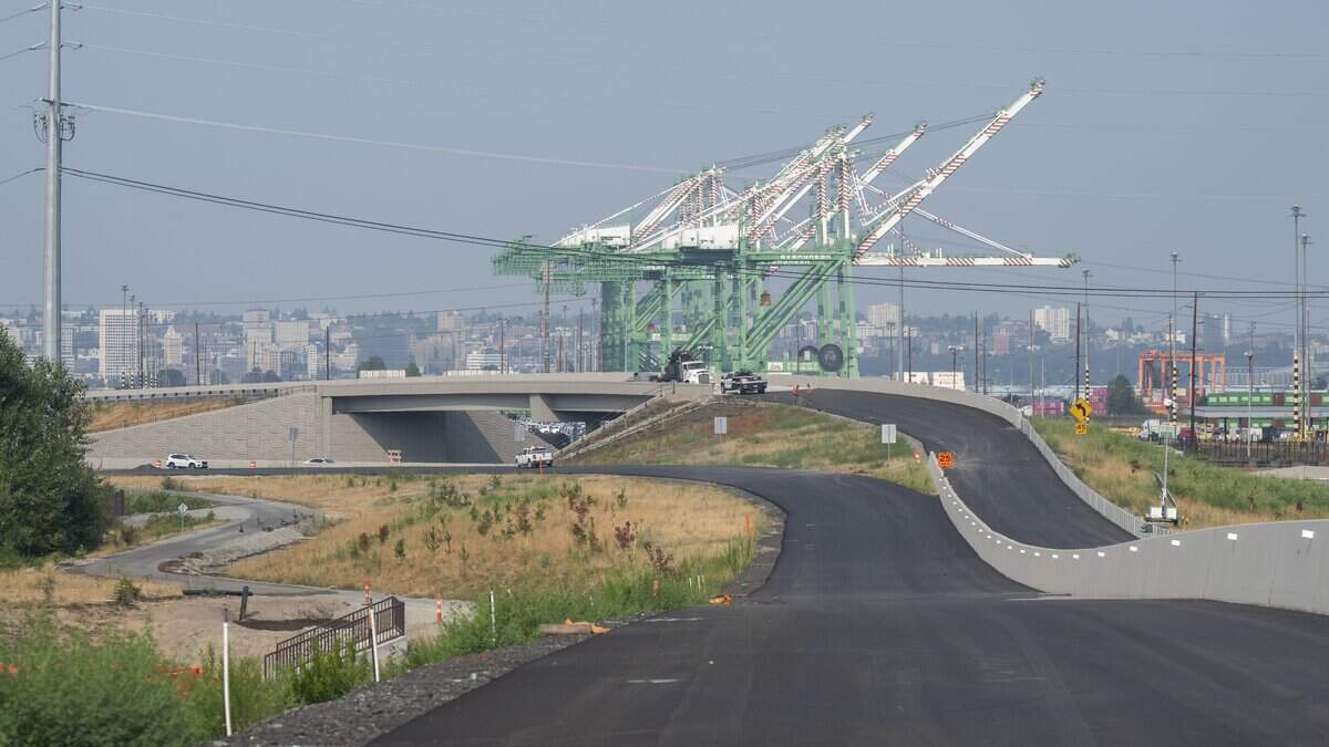 New SR 167 roadway between Tacoma and Fife almost done. Expect delays this week