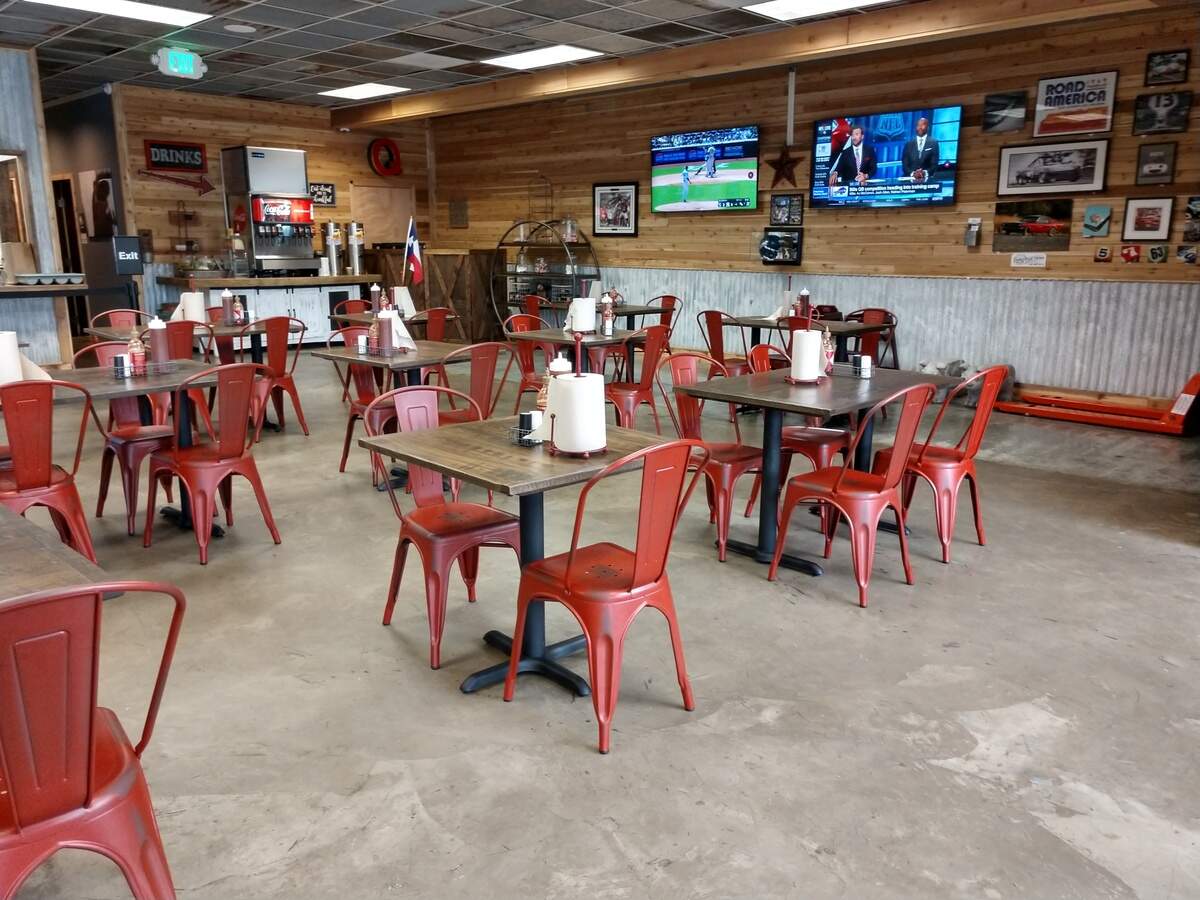 The dining room at BBQ2U in Gig Harbor.