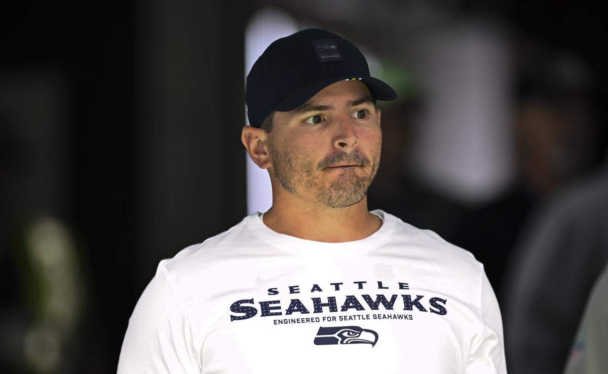 Seattle Seahawks head coach Mike Macdonald runs out on the field before the game against the San Francisco 49ers at Lumen Field, on Sunday, Sept. 7, 2025, in Seattle.