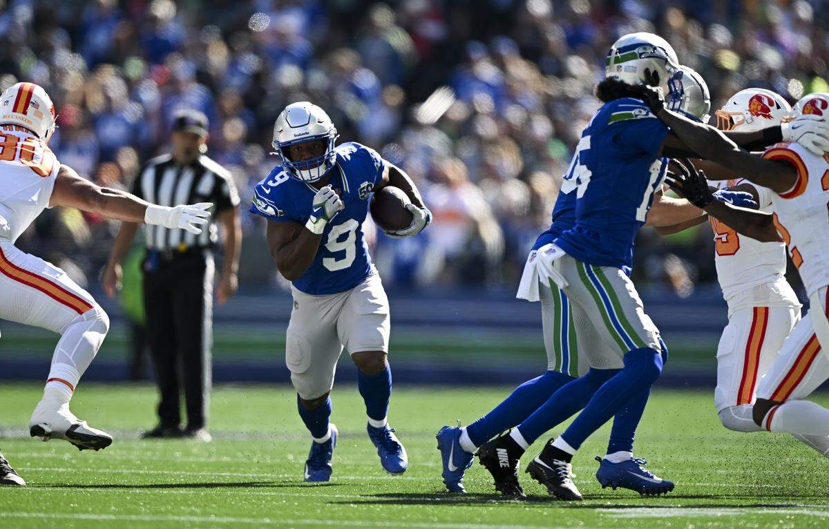 Seattle Seahawks running back Kenneth Walker III (9) carries the ball against the Tampa Bay Buccaneers during the first quarter of the game at Lumen Field, on Sunday, Oct. 5, 2025, in Seattle.
