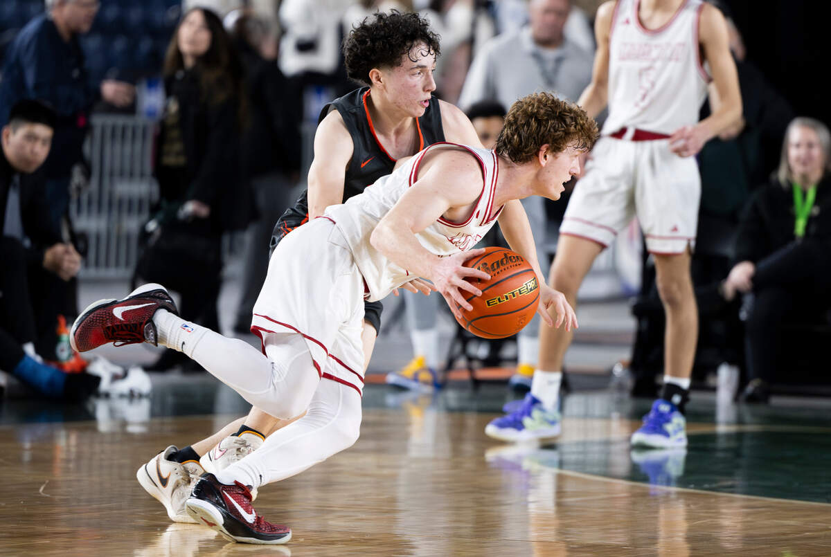 Mount Si’s Blake Forrest (2) drives to the basket against Davis’ Lance McGee (4) during the semifinals game of the Class 4A state tournament at the Tacoma Dome, on Friday, March 1, 2024, in Tacoma, Wash.