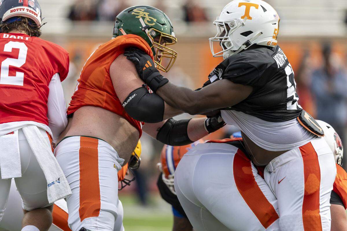 Jan 28, 2025; Mobile, AL, USA; American team offensive lineman Jackson Slater of Sacramento State (67) battles with American team defensive lineman Omarr Norman-Lott of Tennessee (55) during Senior Bowl practice for the American team at Hancock Whitney Stadium. Mandatory Credit: Vasha Hunt-Imagn Images