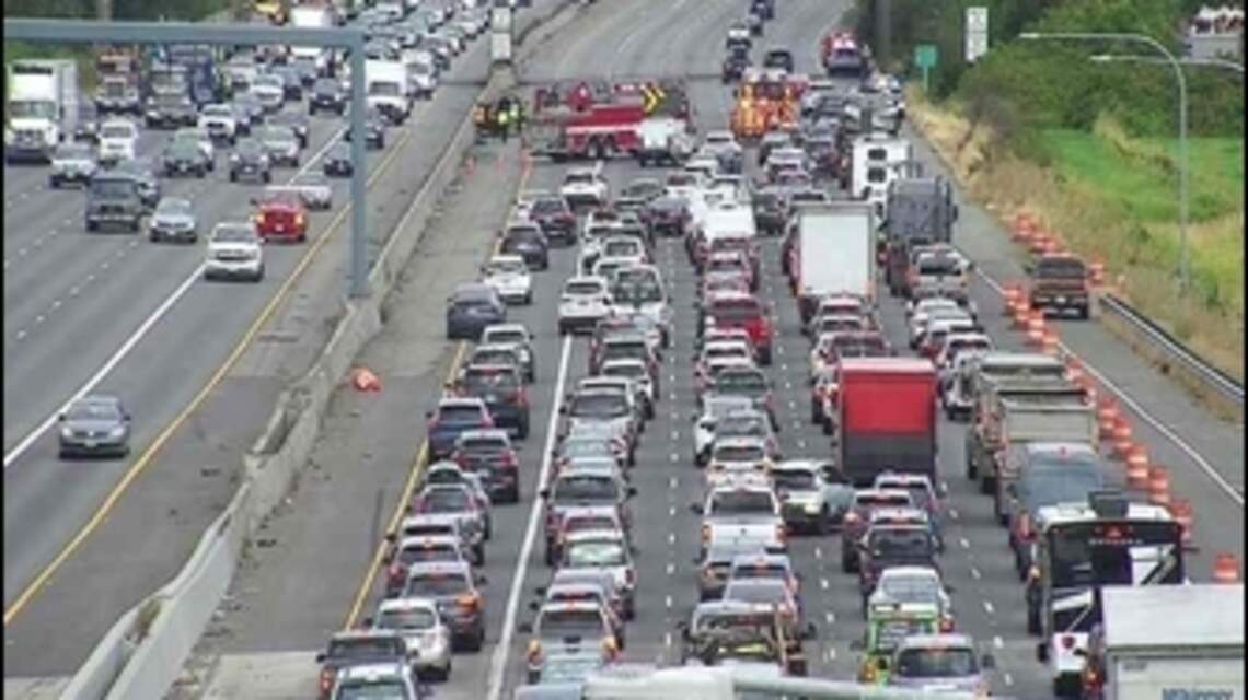 Traffic alert: Three lanes on northbound I-5 blocked due to crash