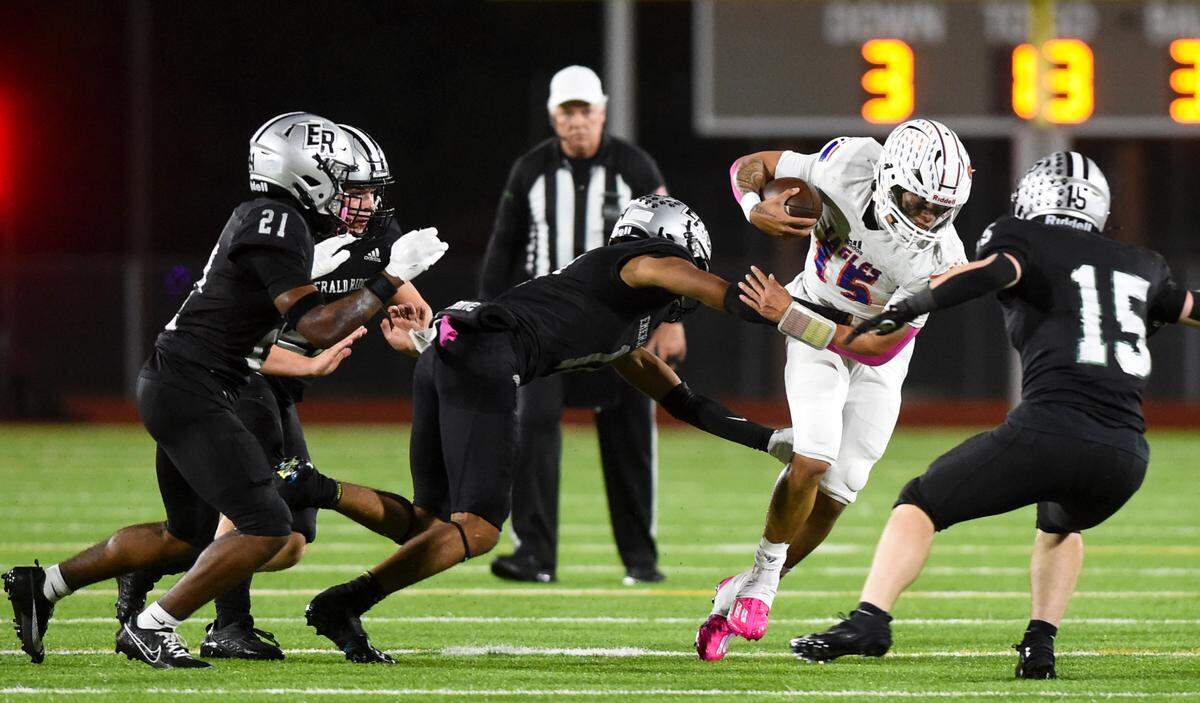 Graham-Kapowsin’s Daveon Superales (15) carries the ball against Emerald Ridge during the first half of the game at Sparks Stadium, Saturday, Oct. 21, 2023, in Puyallup, Wash.