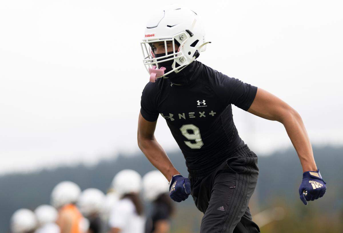 Sumner Braylon Pope runs a route during a football practice at Sumner High School, on Thursday, Aug. 22, 2024, in Sumner, Wash.