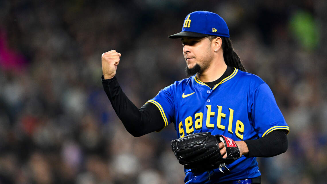 Mariners trade Luis Castillo to White Sox in four-player deal
