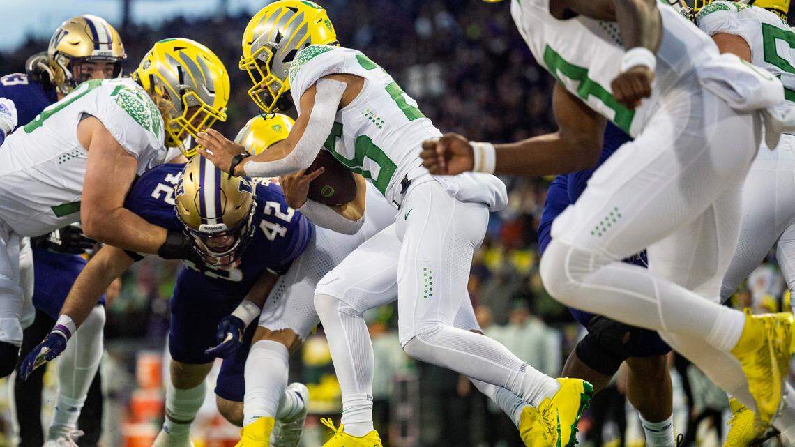 Oregon piles up rushing yards, Huskies offense stalls as Ducks pick up third consecutive win in rivalry series
