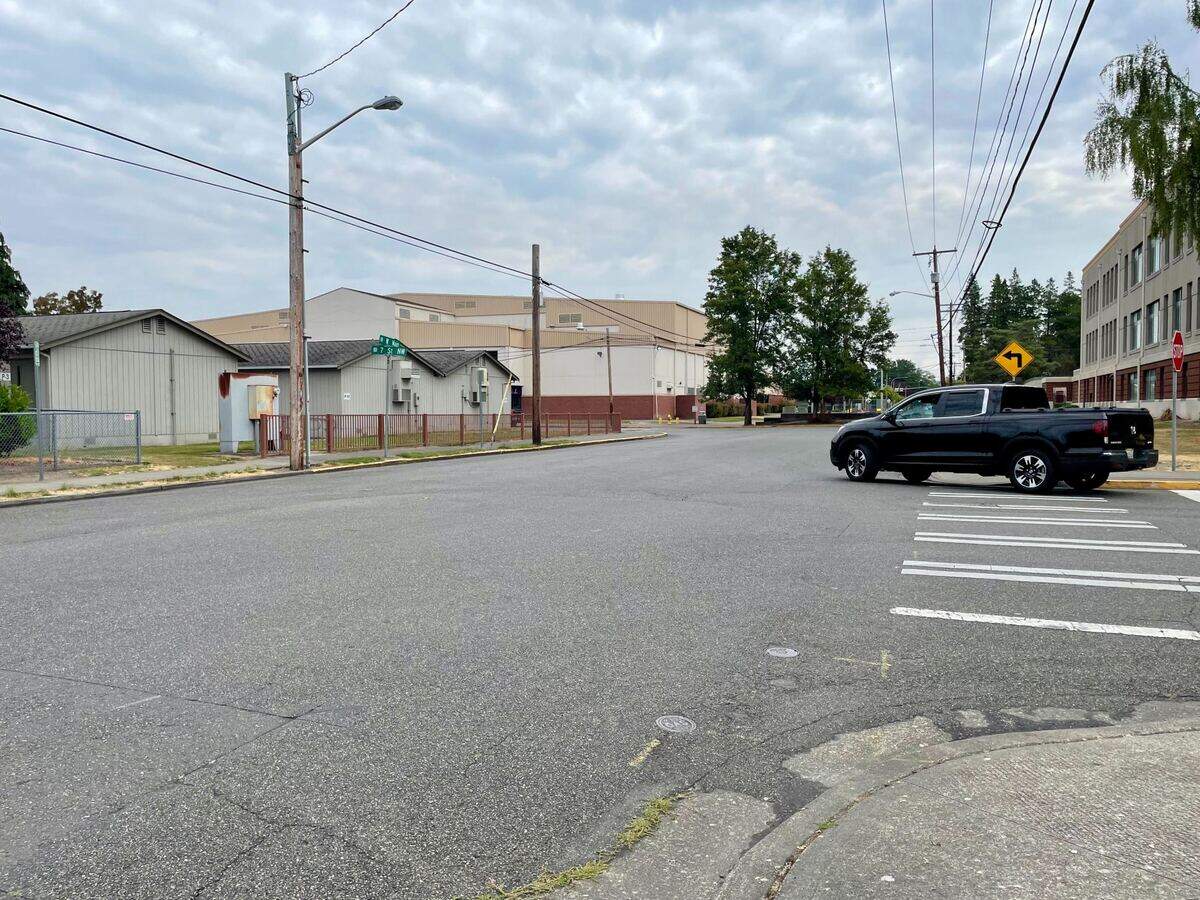 The Puyallup School District plans to close a section of a road near Puyallup High School. The closure is a part of the school district’s one-year pilot program.