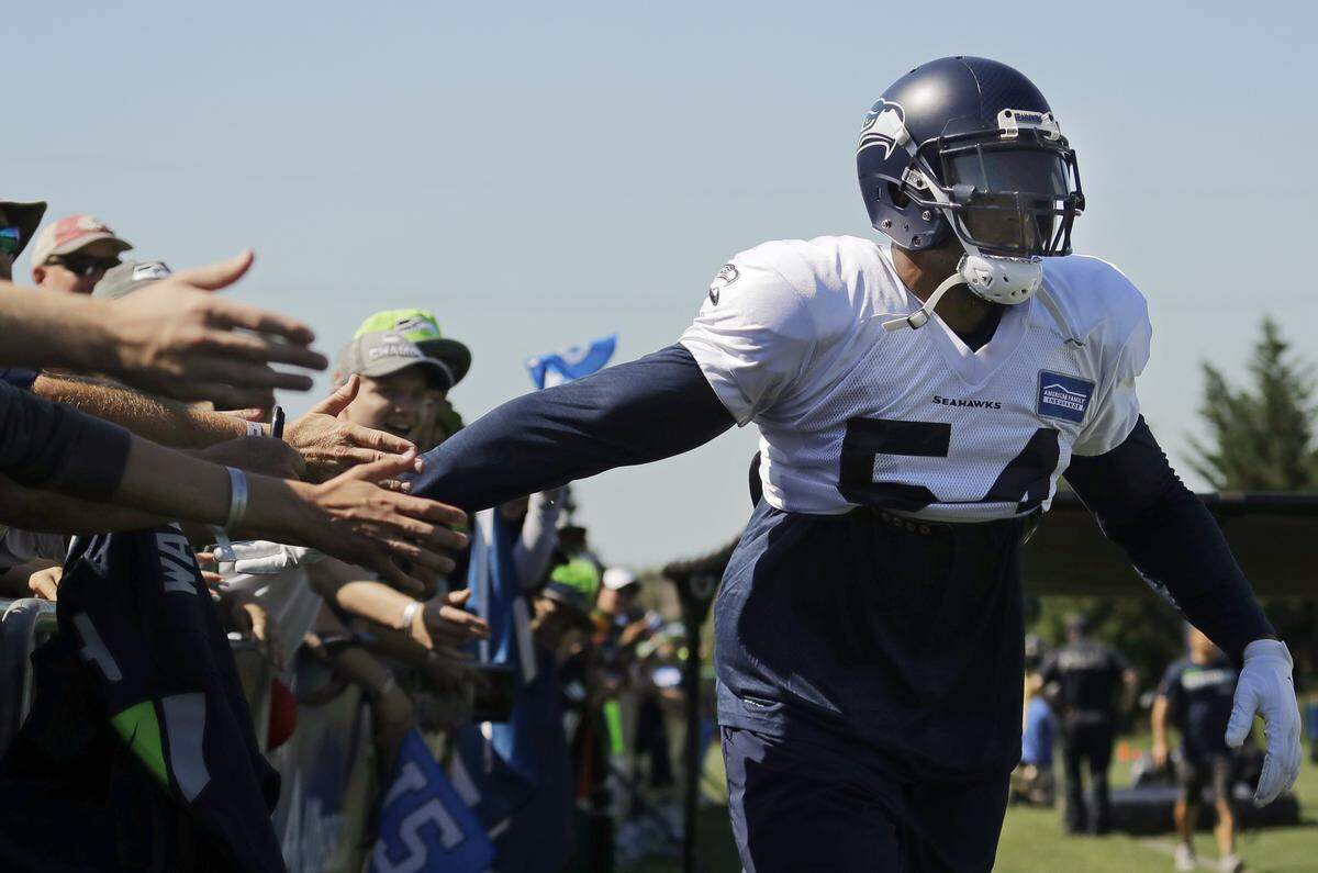 Seattle Seahawks middle linebacker Bobby Wagner greets fans after after running a drill last month in training camp. The All-Pro practiced Friday for the first time since he had platelet-rich plasma injection therapy two weeks ago.