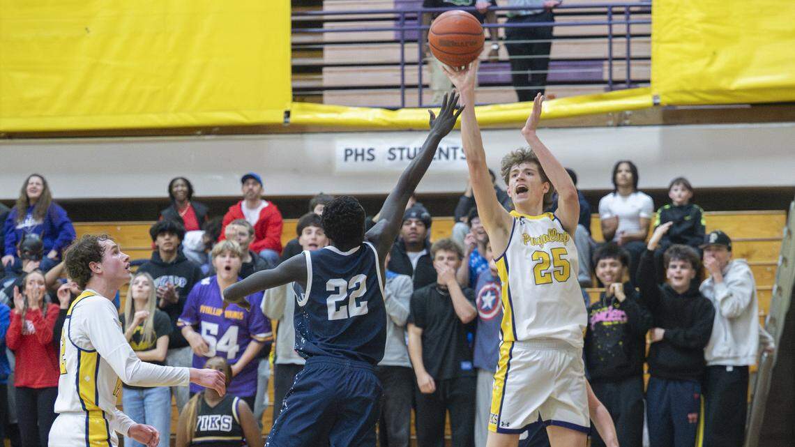 Puyallup’s Will Nasinec takes over third quarter, Vikings rally to beat Olympia