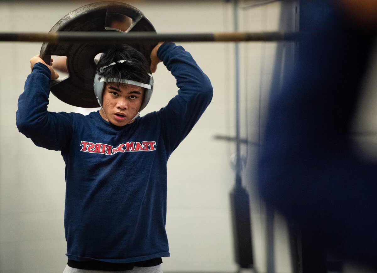 Curtis’ Maka Yacapin works out during practice at Curtis High School in University Place, Wash., on Friday, Dec. 28, 2018.