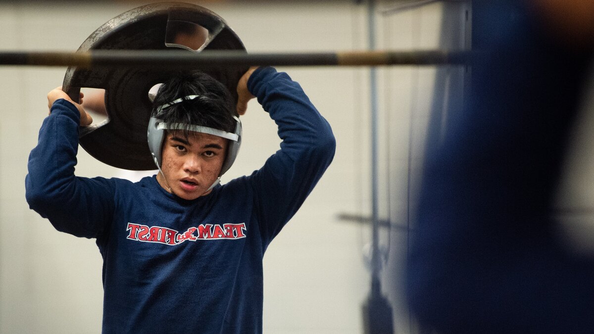 Curtis’ Maka Yacapin works out during practice at Curtis High School in University Place, Wash., on Friday, Dec. 28, 2018.