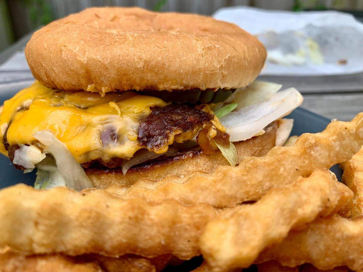 For under $4, Beefy’s classic cheeseburger delivers that nostalgic smashed patty with lettuce, onion and special sauce. Add crinkle-cut fries for $3.