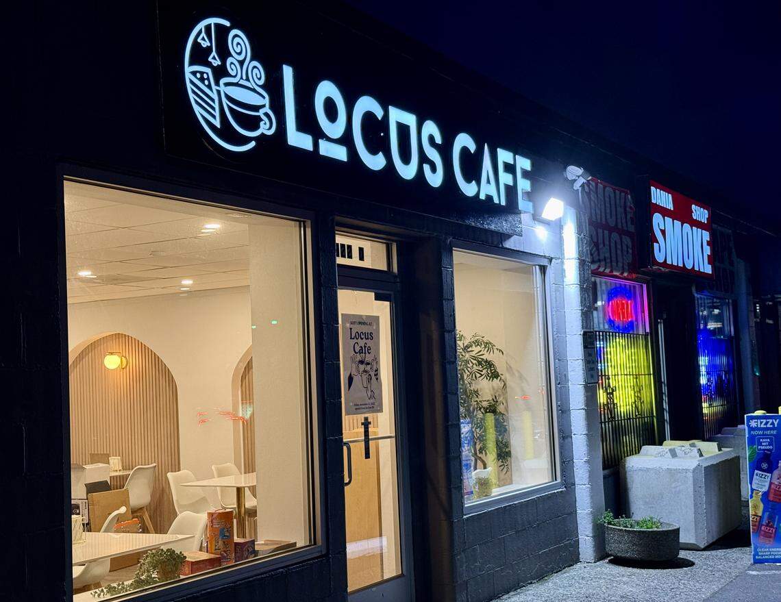 Brothers Ali and Hassan Altameemi have run Dania Smoke Shop since 2018. When the space next door opened up, they knew it was time to pursue their sisters’ cafe idea.