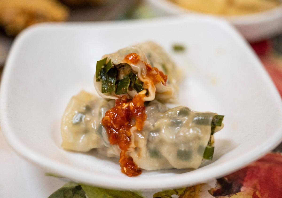 The spicy mandu, a Korean steamed roll dumpling with pork and shrimp served with chile sauce, is one of the dishes Bourdain and Choe enjoyed at the L.A. restaurant in 2014.